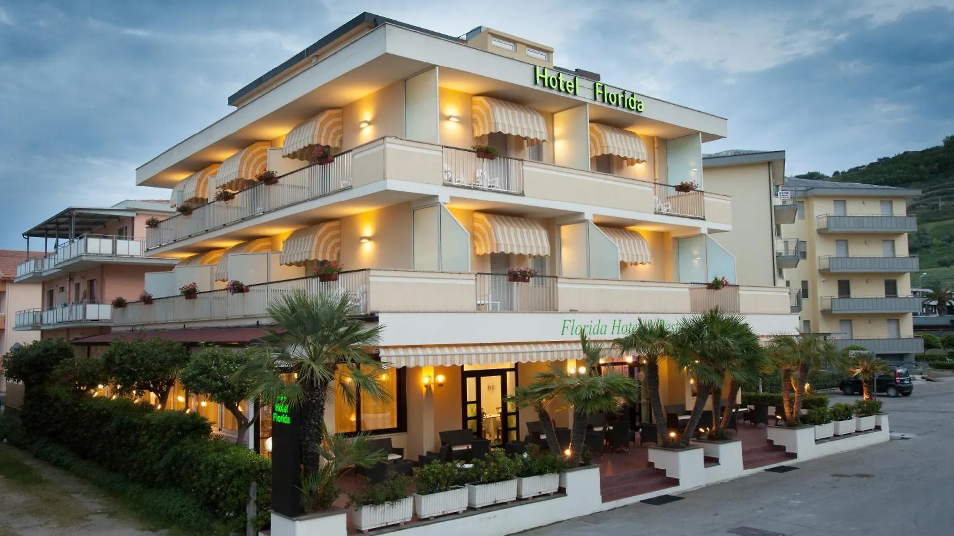 12 Hotel Centrali vicino al Lido di Silvi Marina da Prenotare