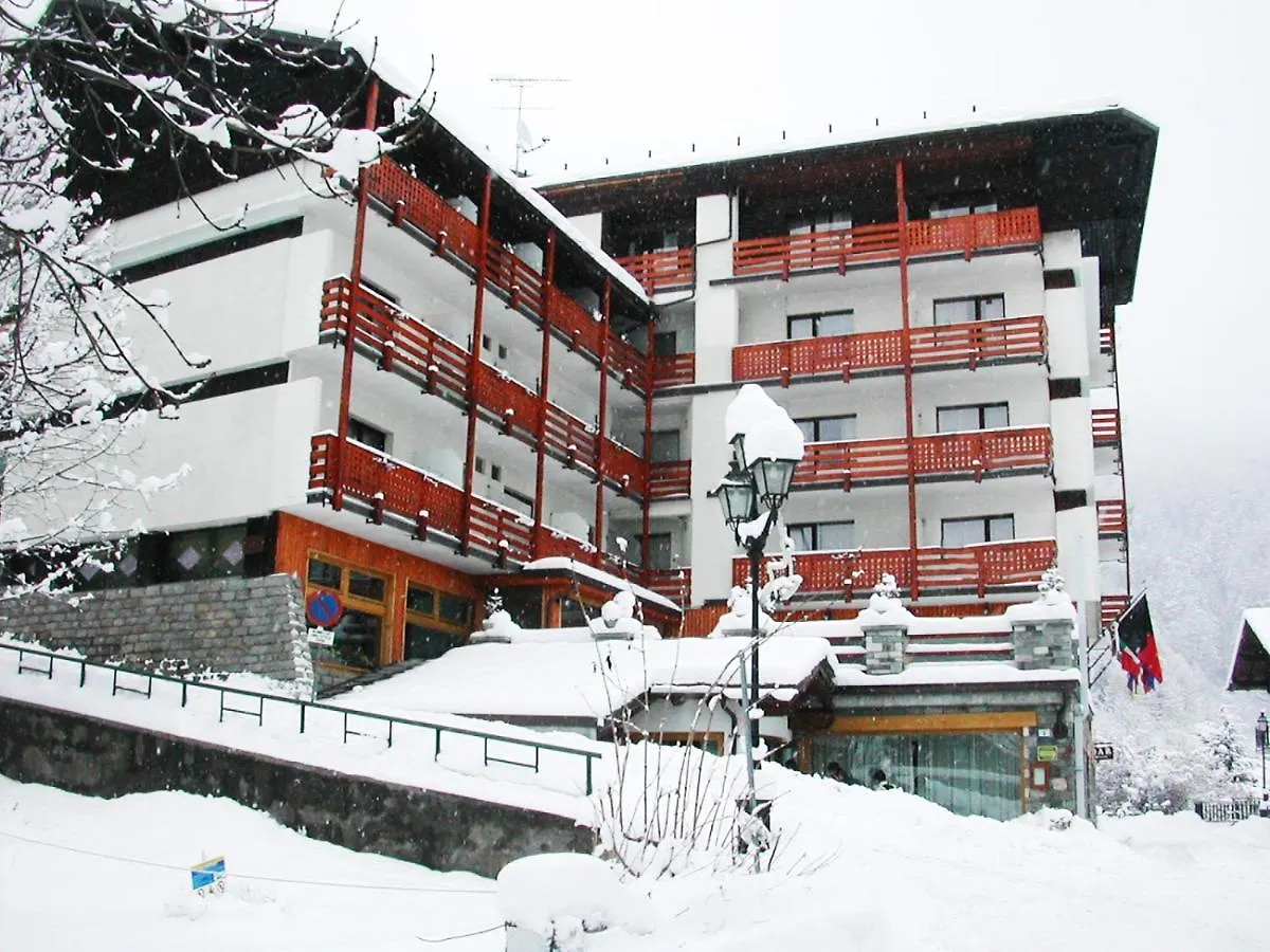 Soggiornare vicino alla Miniera Chamousira: 7 Hotel Economici a Confronto