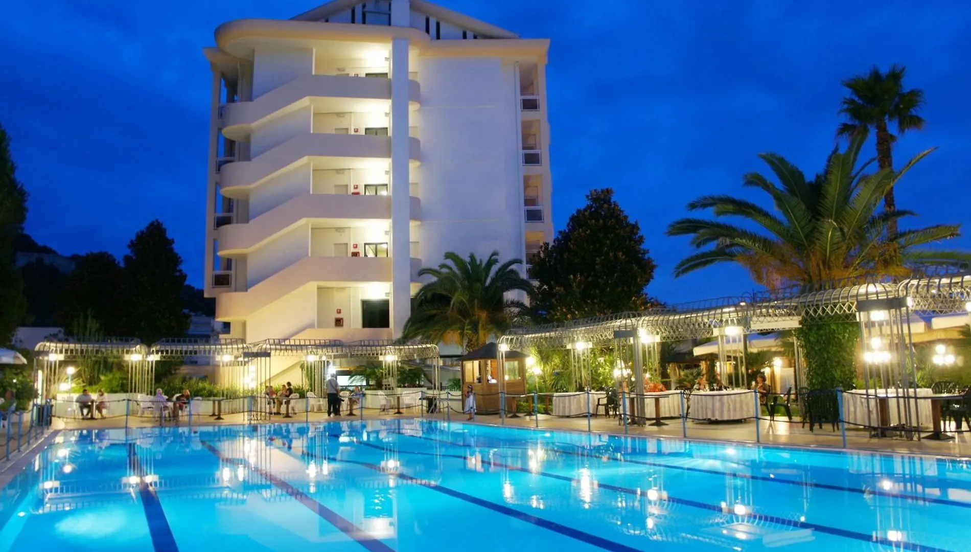 6 Hotel 4 Stelle vicino alla Montagna Spaccata da Prenotare