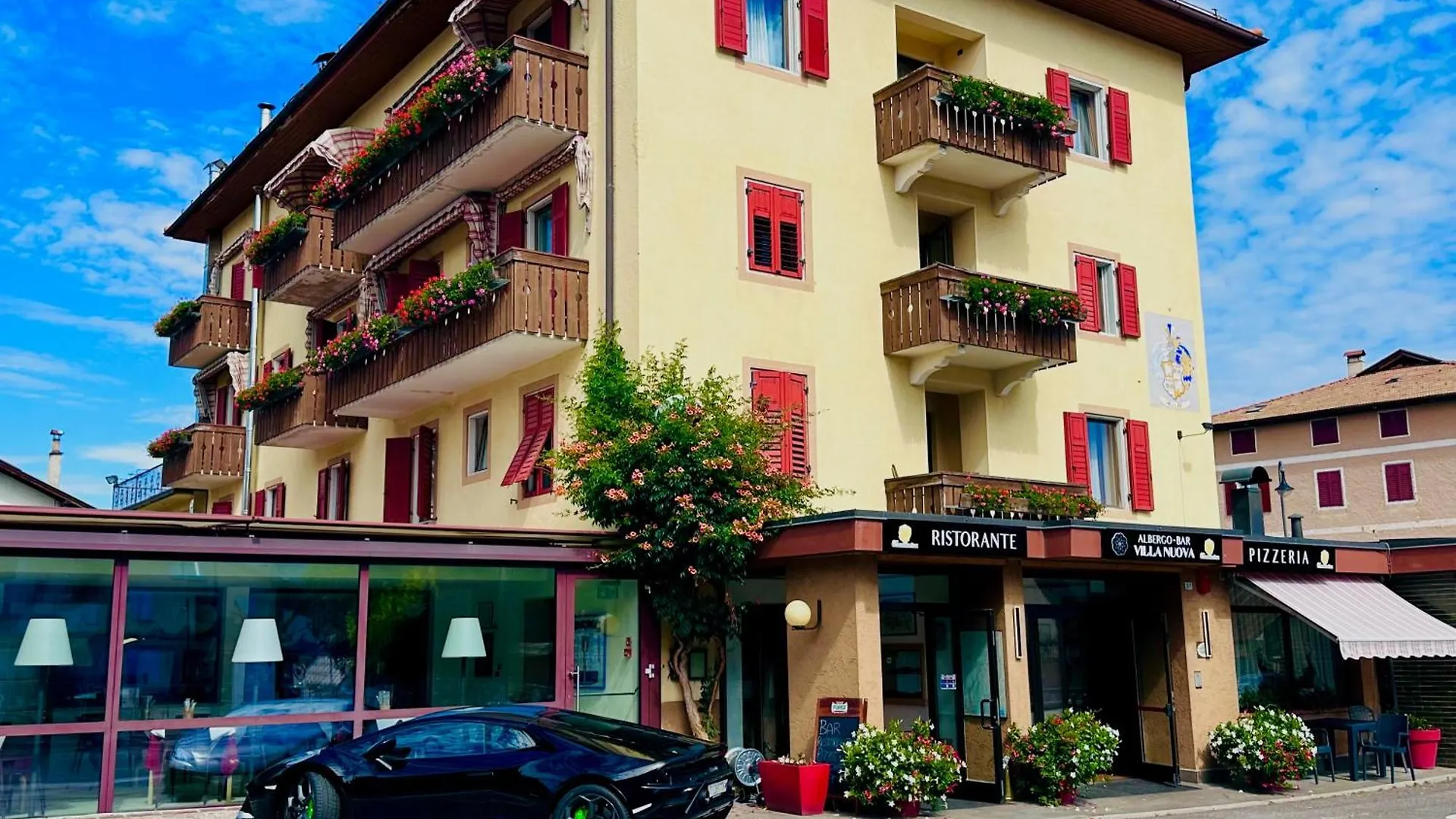 Soggiornare nelle Dolomiti: 15 Hotel Centrali a Confronto
