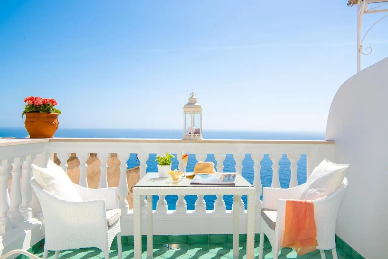 Soggiornare in Costiera Amalfitana: 9 Hotel Economici a Confronto