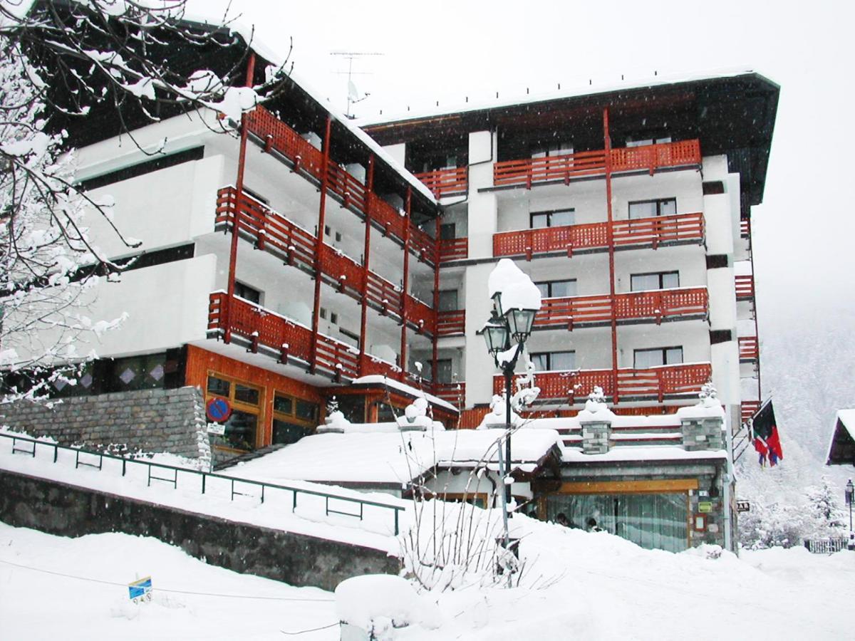 Soggiornare vicino alla Miniera Chamousira: 7 Hotel Economici a Confronto