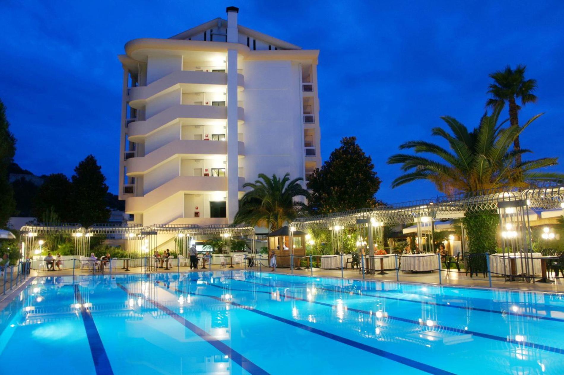 6 Hotel 4 Stelle vicino alla Montagna Spaccata da Prenotare