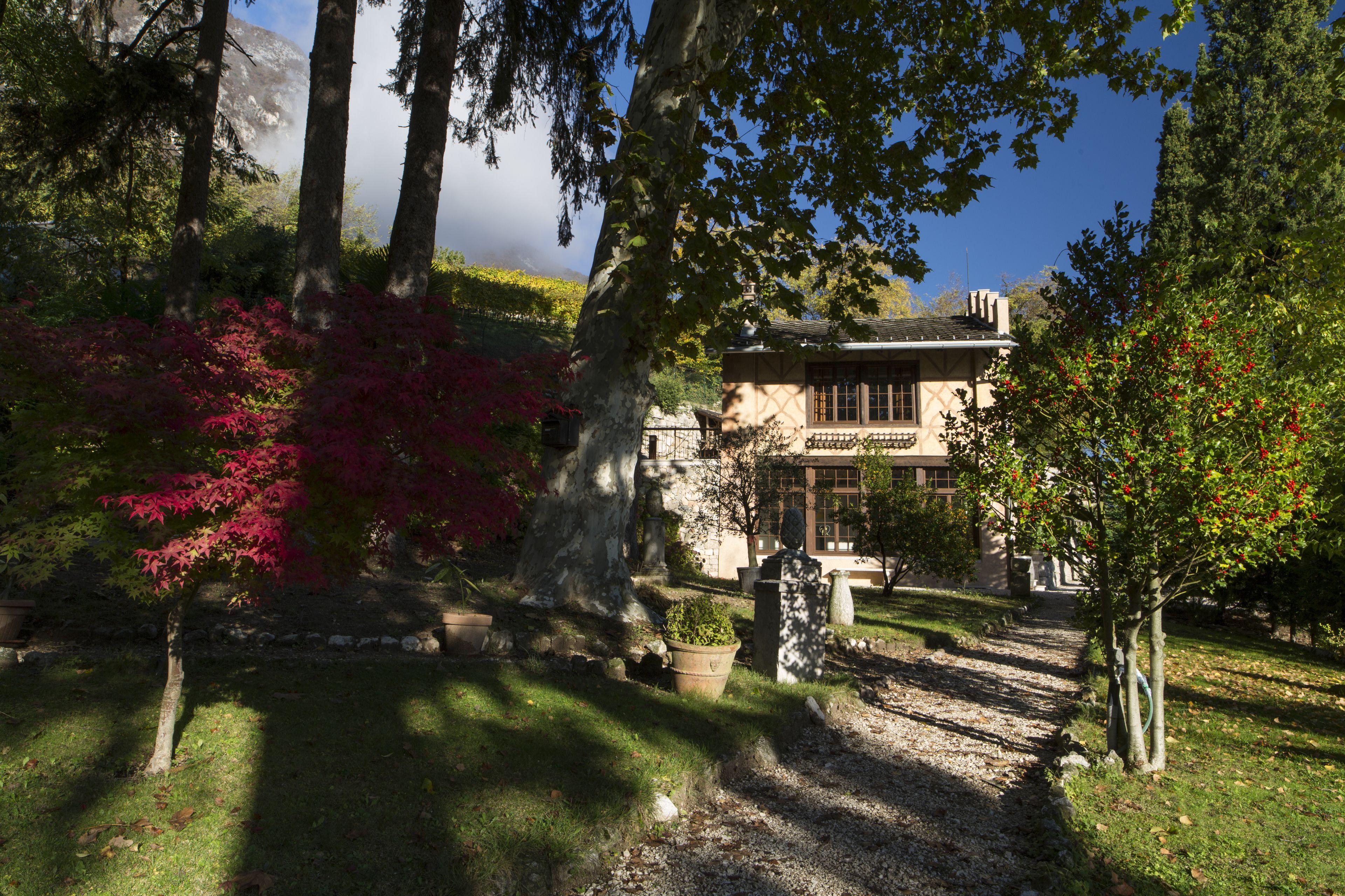 Soggiornare nelle Alpi: 14 Appartamenti e B&B a Confronto